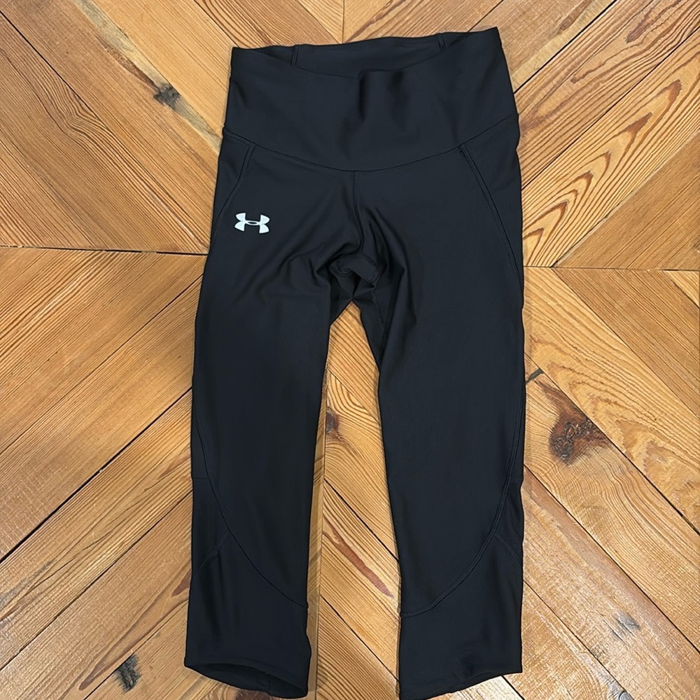 Women’s Under Armour compression capris, small